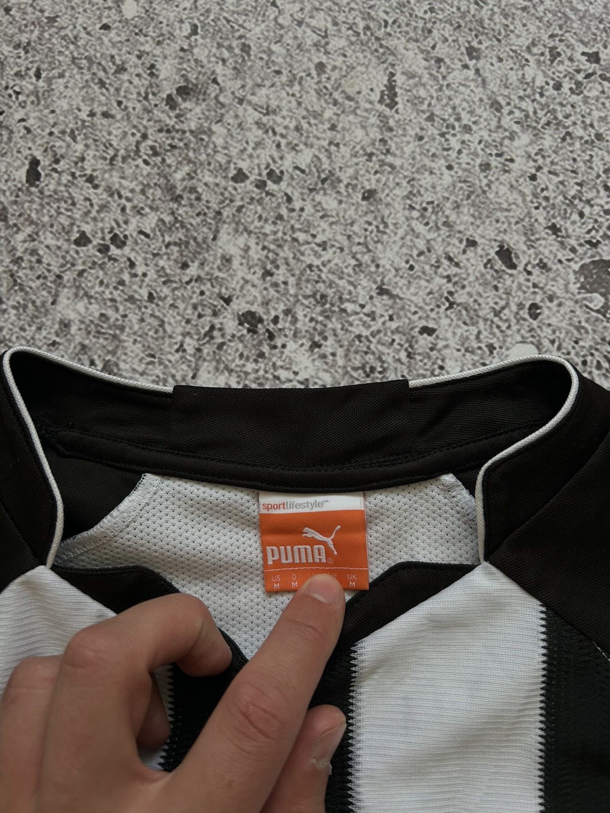 Puma × Vintage Vintage Puma Newcastle United 2010 2011 Home Soccer Jersey Size US M / EU 48-50 / 2 - 9 Thumbnail