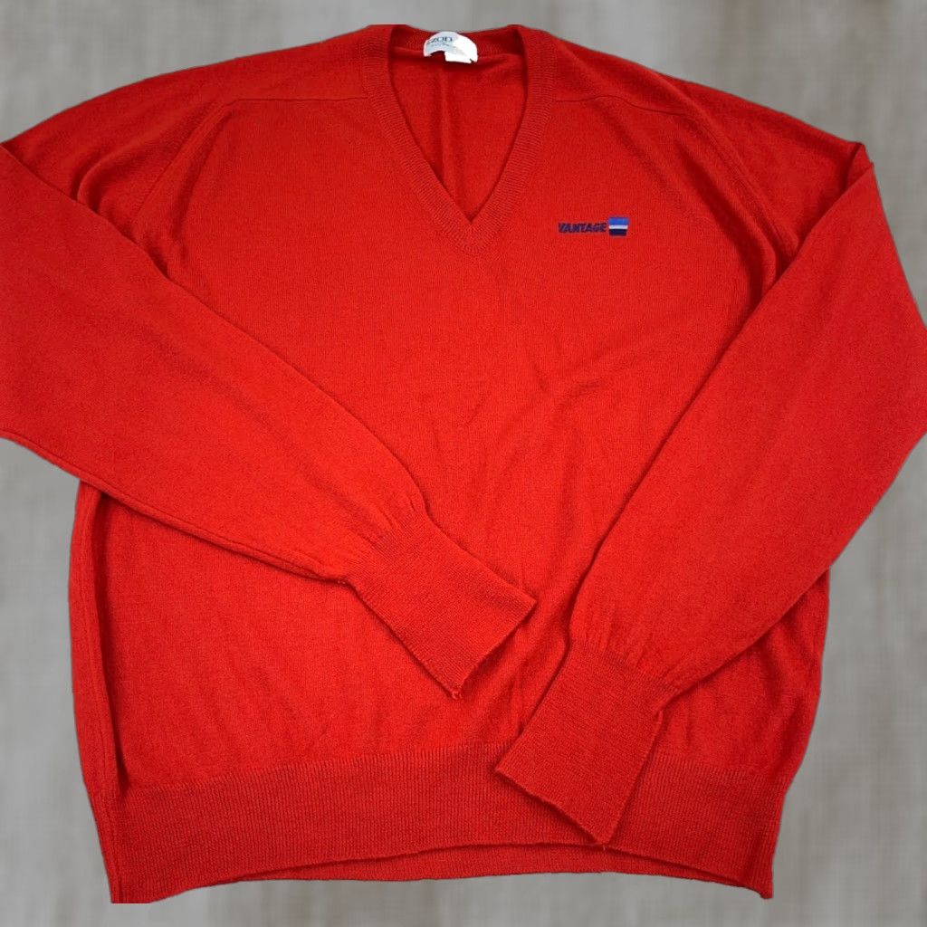 Izod VINTAGE IZOD Sweater Men M Red V-Neck Acrylic 80s 90s Grandpa Vantage Golf Shirt? Size US M / EU 48-50 / 2 - 1 Thumbnail
