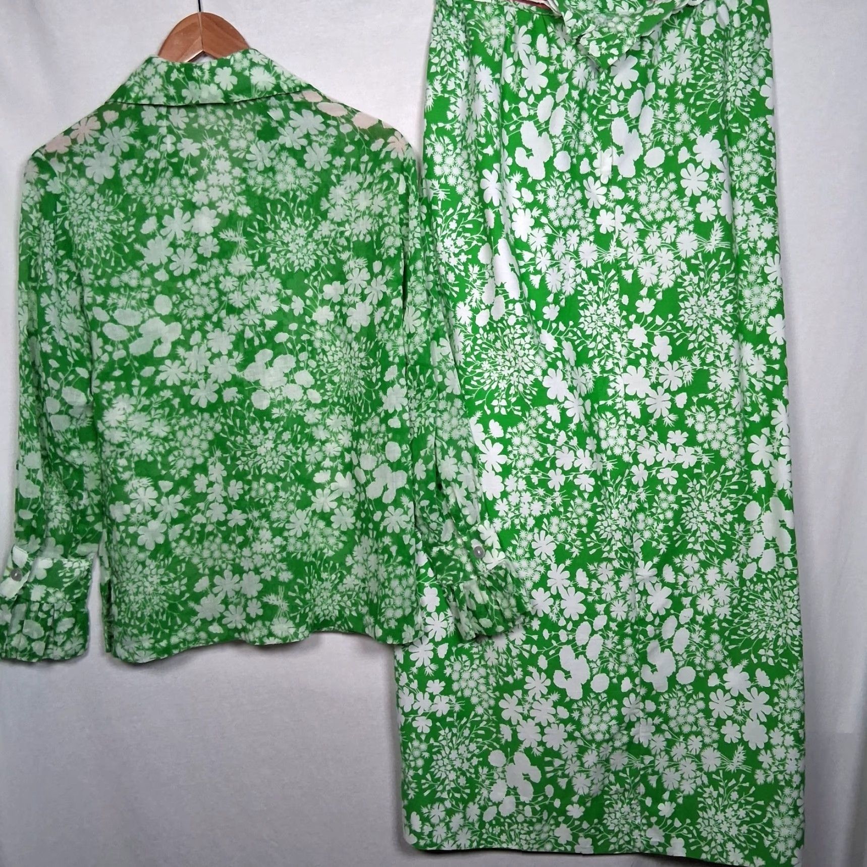 Vintage VINTAGE Midge Grant Outfit Skirt Shirt 14 Green Floral 1960s 60s Set, 2 Piece, Button, Collared, Long Sleeve, Cotton Blend, Vintage Womens Size XL / US 12-14 / IT 48-50 - 2 Thumbnail
