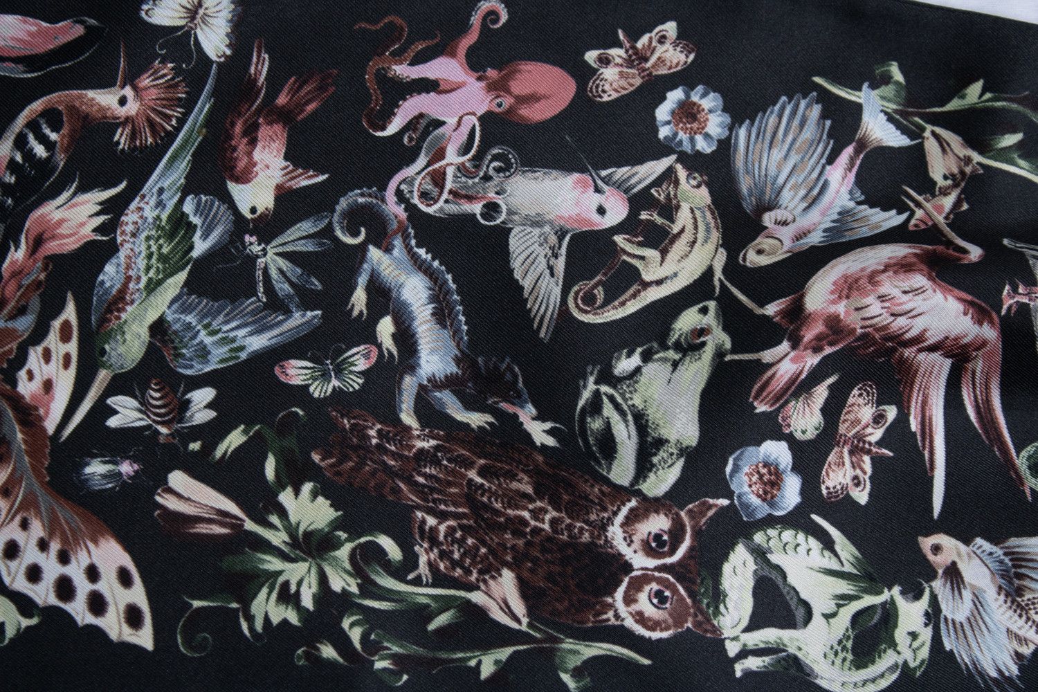 Valentino Valentino, black safari printed silk scarf Size ONE SIZE - 3 Thumbnail