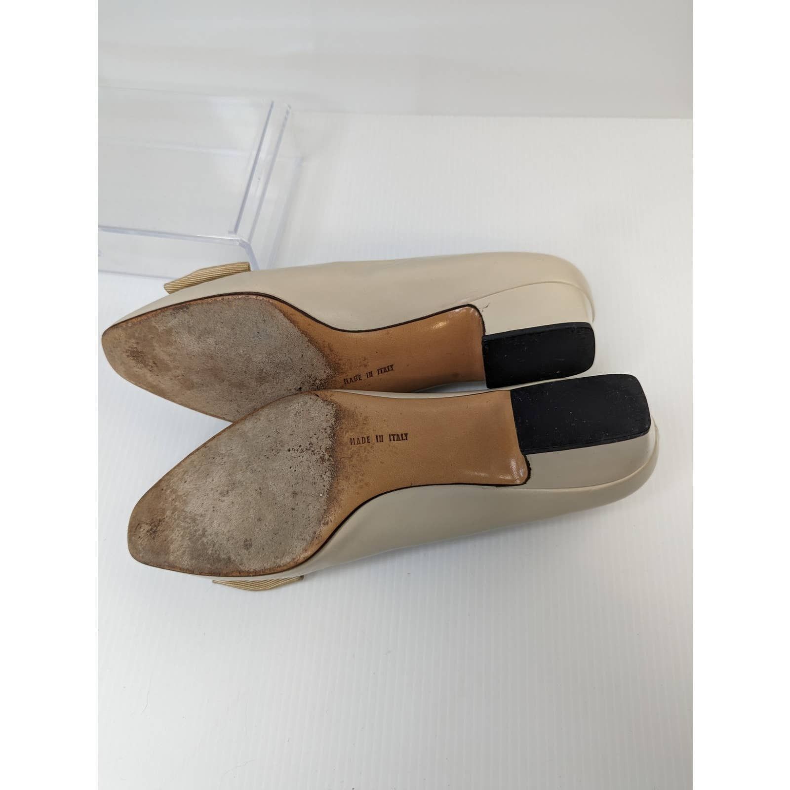 Salvatore Ferragamo vintage Ferragamo pumps heels satin leather cream gold 5.5 Size US 5.5 / IT 35.5 - 4 Thumbnail