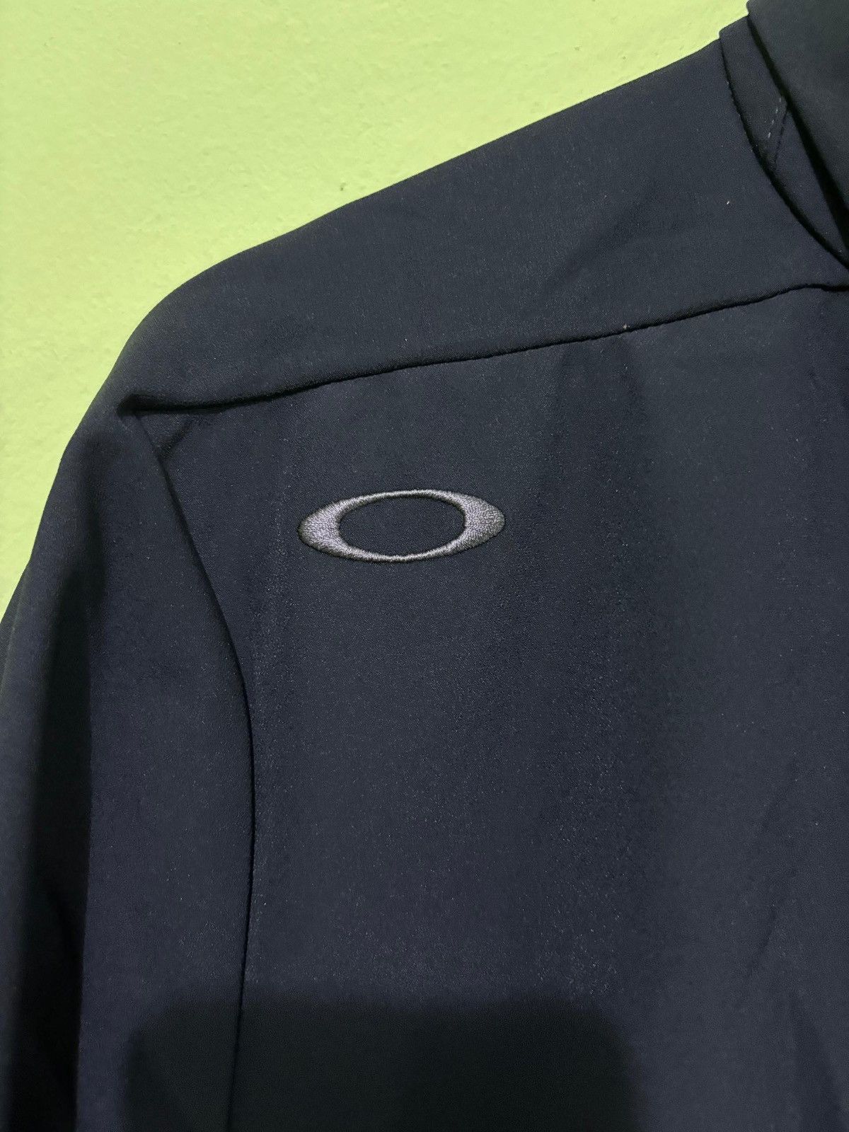 Oakley VTG Oakley Light Jacket Design The World Is Always Involving Size US L / EU 52-54 / 3 - 11 Thumbnail