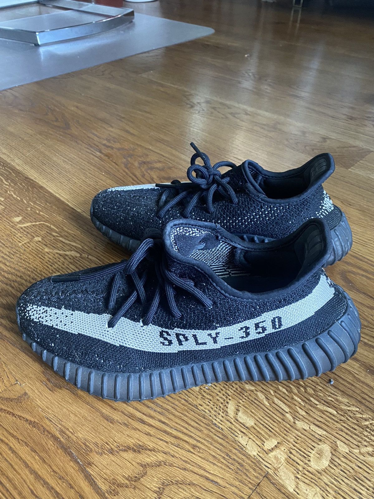 Adidas × Kanye West adidas YEEZY BOOST 350v2 Oreo Size US 6 / EU 39 - 7 Thumbnail
