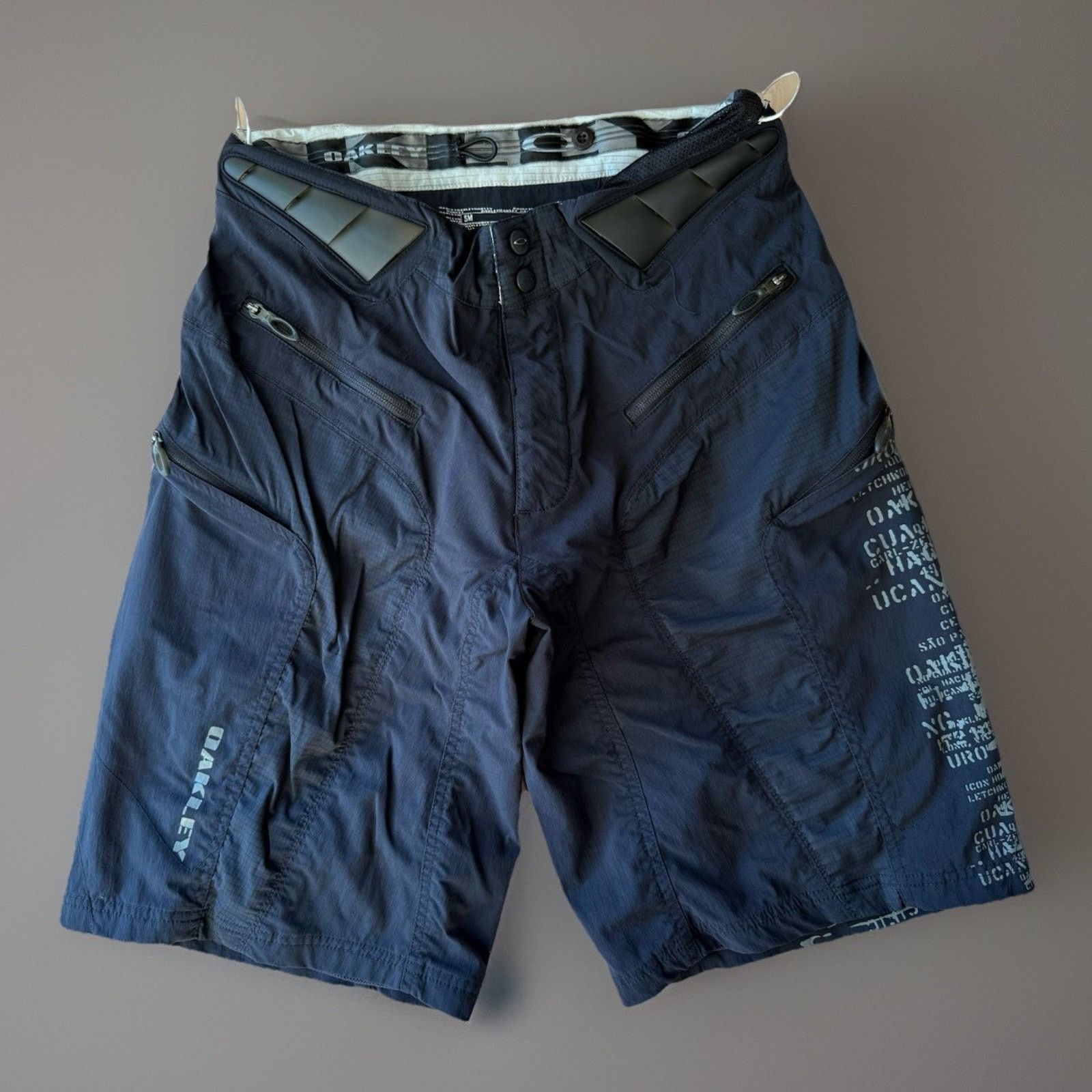 Oakley Vintage Oakley Shorts S Black Bicycle Software Outerwear Size US 30 / EU 46 - 1 Thumbnail