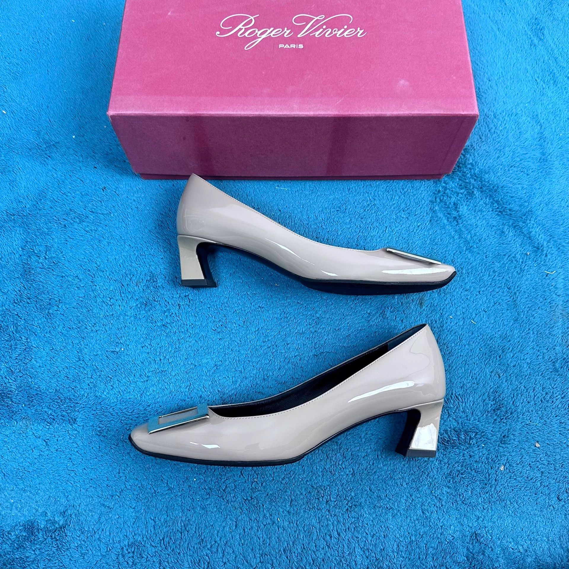 Roger Vivier RV Leather Square Toe Block Heel Cream Heels Size US 6 / IT 36 - 2 Thumbnail