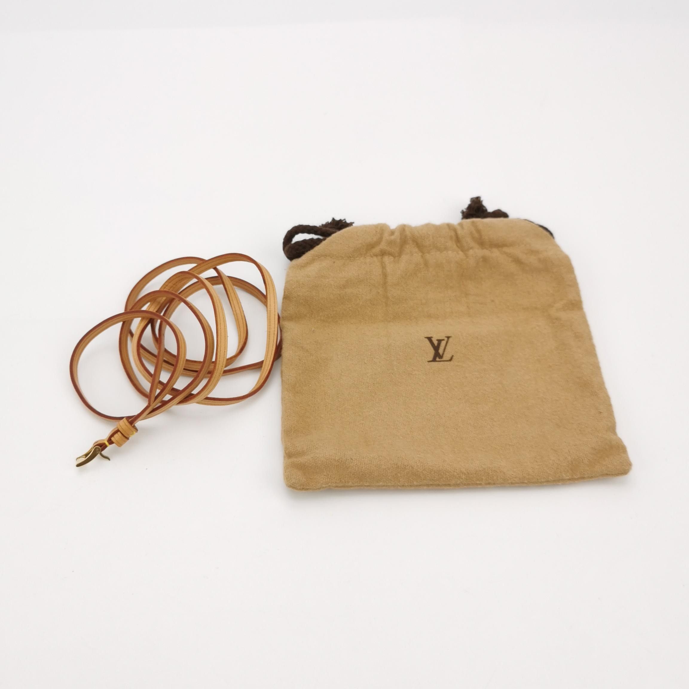 Louis Vuitton Louis Vuitton (LV) Solid color leather embossed old flower Size ONE SIZE - 9 Thumbnail