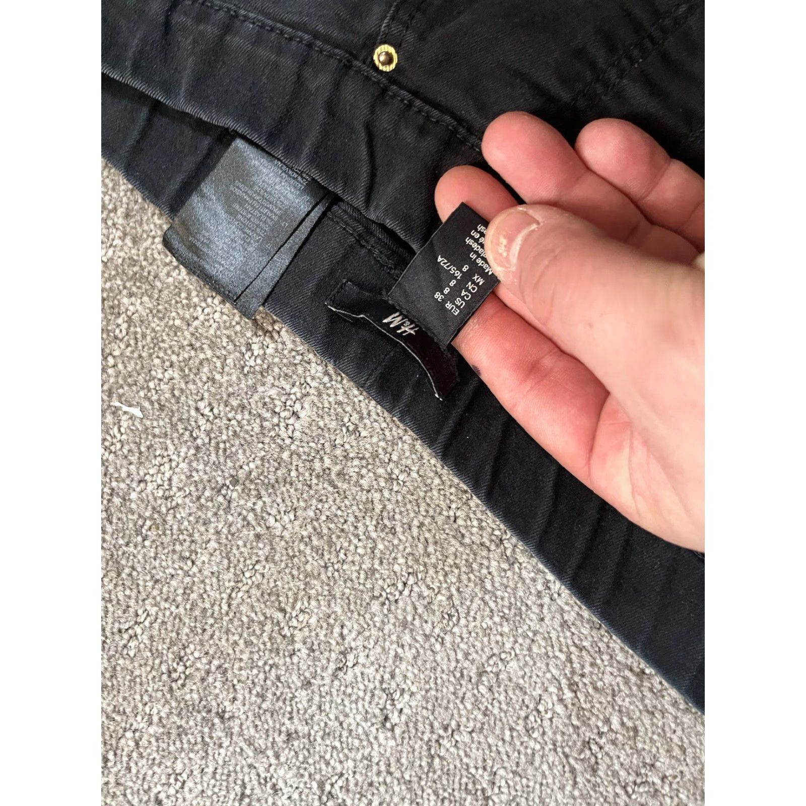 H&M H&M Pants Women 8 Black Textured Pull On Waist Tapered Cropped Size 30" / US 8 / IT 44 - 5 Thumbnail