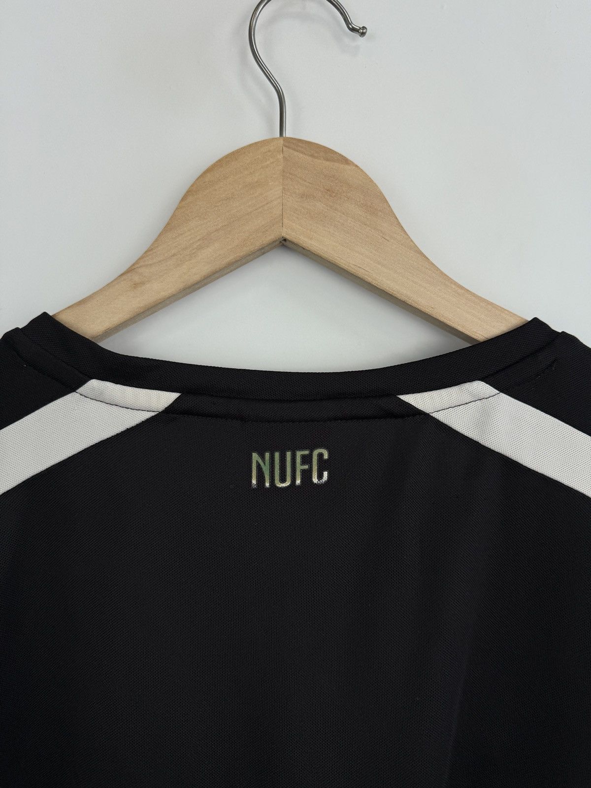 Puma 🏴󠁧󠁢󠁥󠁮󠁧󠁿 Y2K Newcastle United Puma Soccer Jersey Rare Retro Hype Size US L / EU 52-54 / 3 - 11 Thumbnail