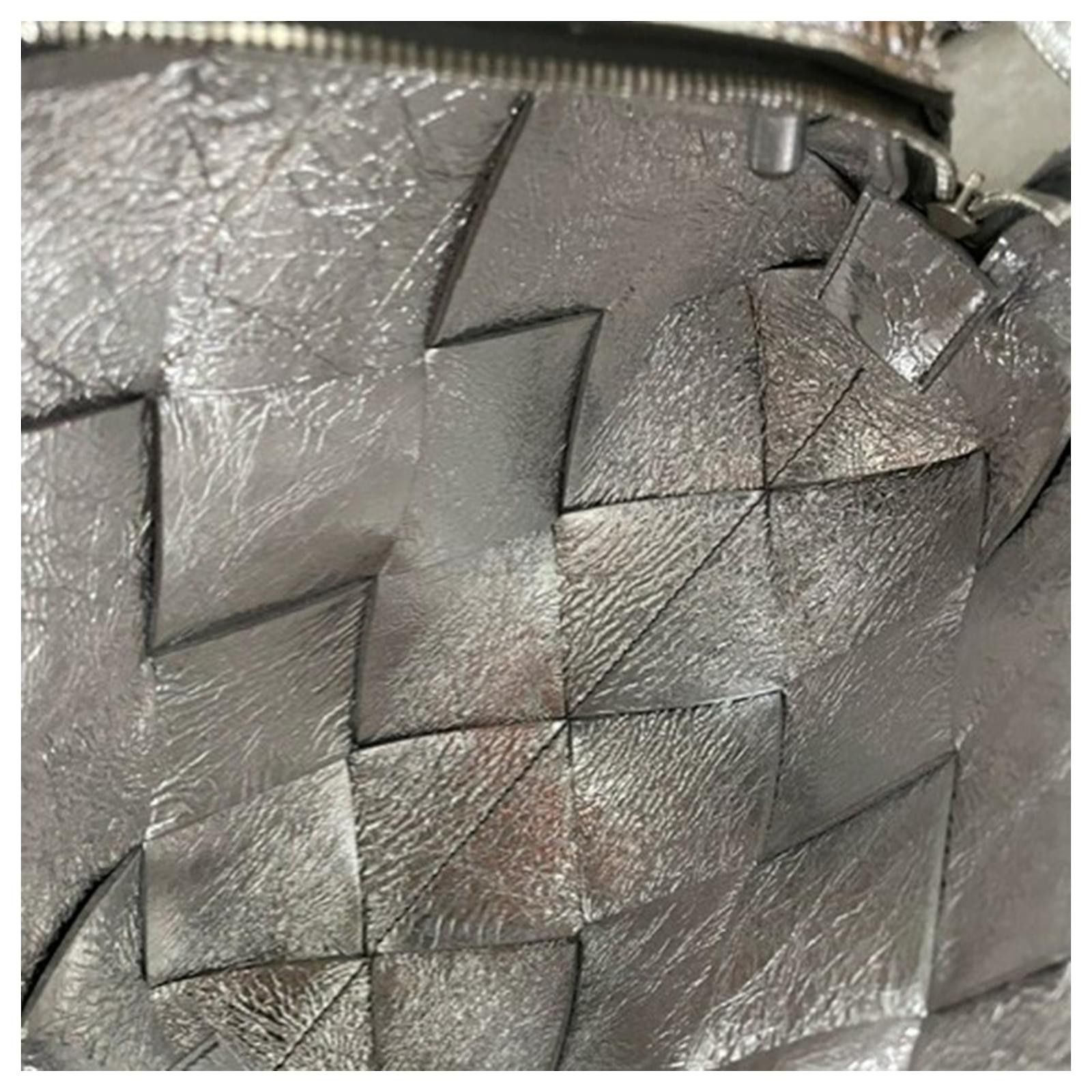 Bottega Veneta o1n1vont1124 Size: OS / Small Camera Bag in Silver Size ONE SIZE - 6 Thumbnail