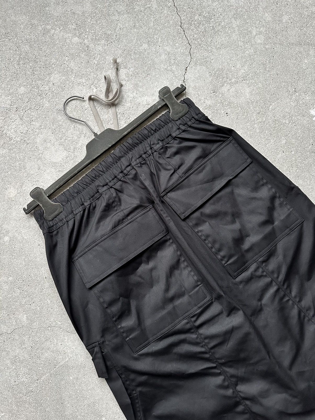 Rick Owens RARE SIZE RICK OWENS CARGO SHORTS Size US 28 / EU 44 - 15 Thumbnail