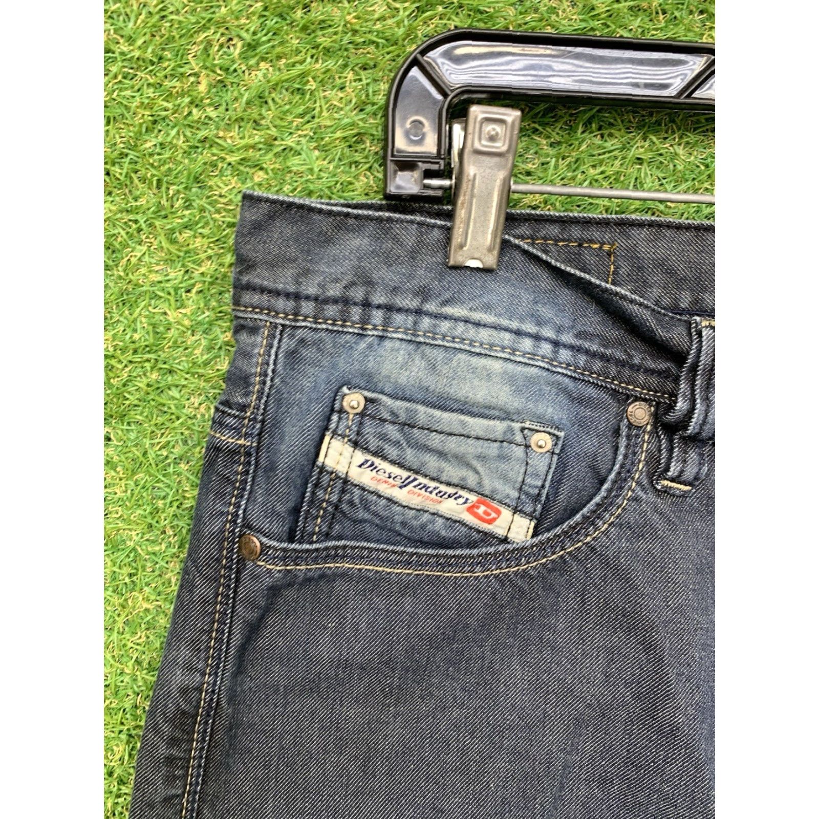 Diesel Diesel Viker Jeans Mens 36 Dark Wash Straight Leg Denim 5-Pocket Regular Rise Blue Vintage? No - City Hip Hop Theme Men’s Jeans 36 Inches Size US 36 / EU 52 - 4 Thumbnail
