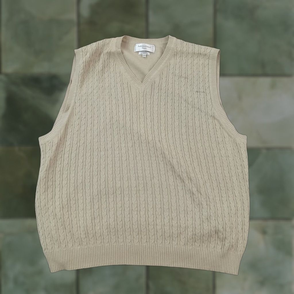 Izod VINTAGE IZOD Sweater Vest Mens Large Beige Golf Pullover Size US L / EU 52-54 / 3 - 1 Thumbnail
