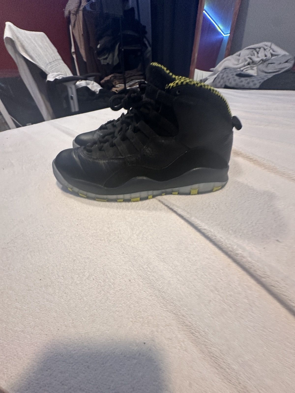 Nike Jordan retro 10 venoms Size US 8.5 / EU 41-42 - 4 Thumbnail