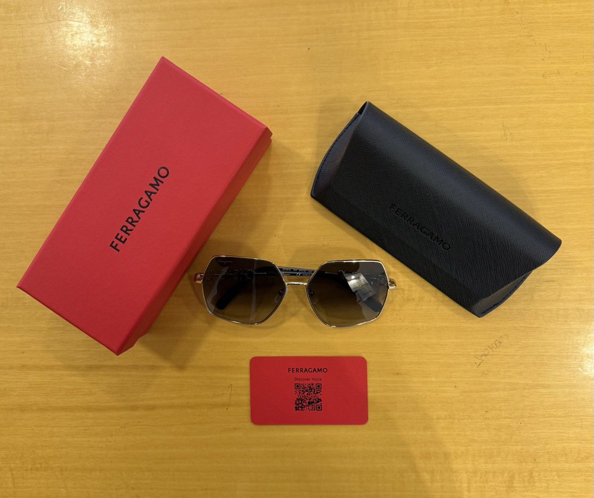Salvatore Ferragamo Ferragamo Sunglasses SF291S 703 Size ONE SIZE - 9 Thumbnail