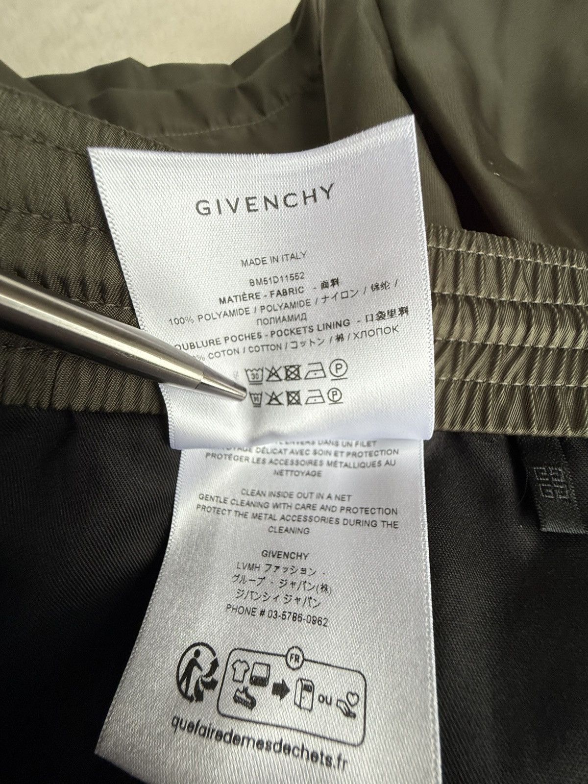 Givenchy SS24 $1.15k 🤑 Givenchy logo nylon baggy track shorts 46 Size US 30 / EU 46 - 20 Thumbnail
