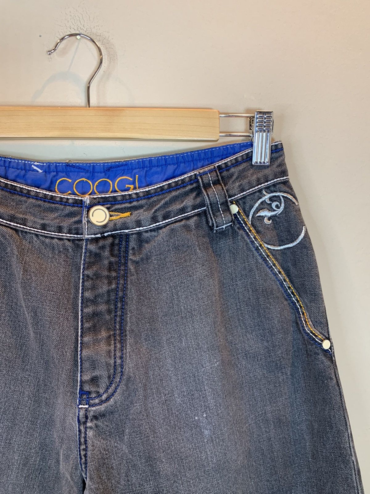 Coogi *RARE* Vintage 1990’s COOGI Embroidered Faded Denim Jeans Size US 28 / EU 44 - 4 Thumbnail