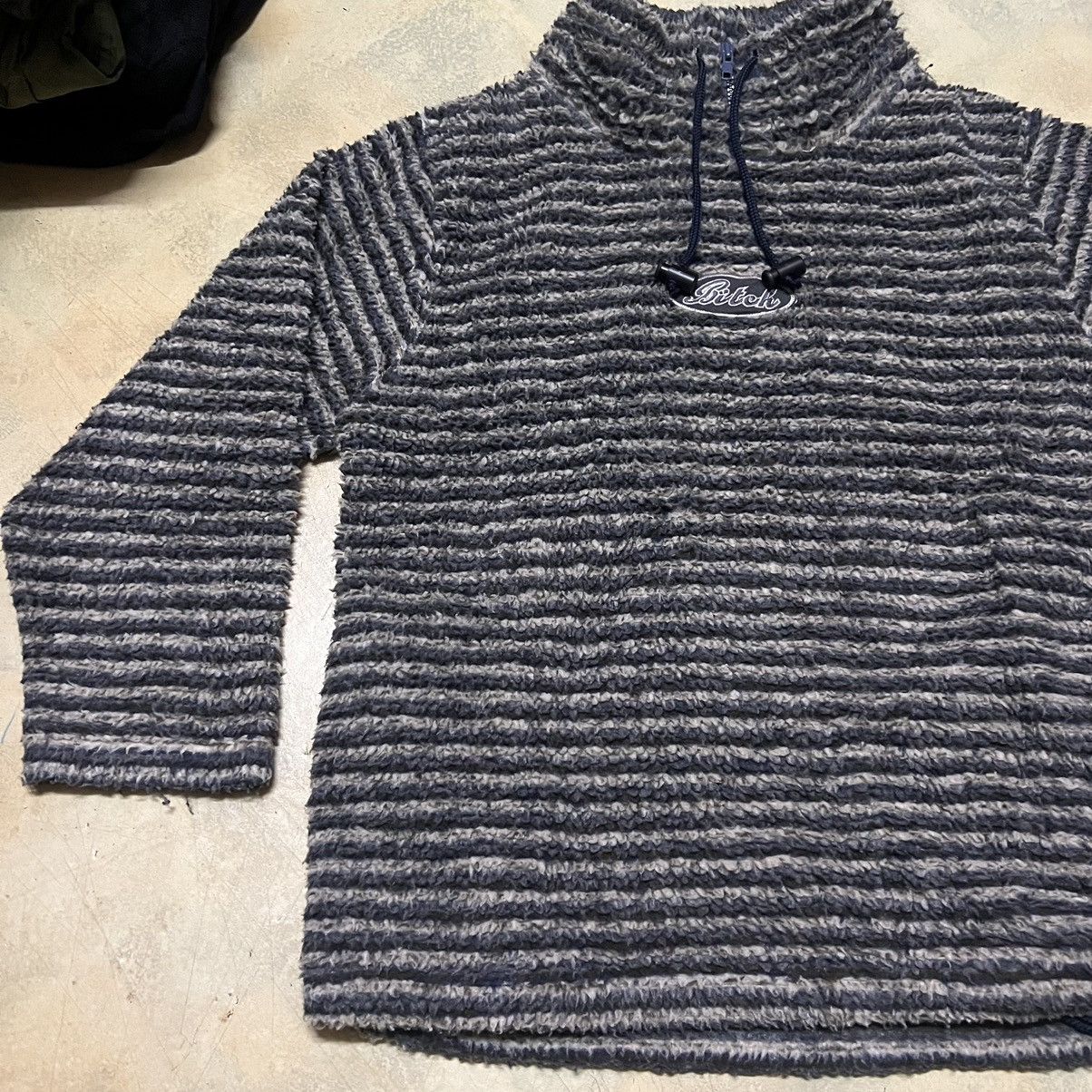 Vintage Vintage Bitch Skateboard Center Logo Fleece Sweater Size US M / EU 48-50 / 2 - 4 Thumbnail