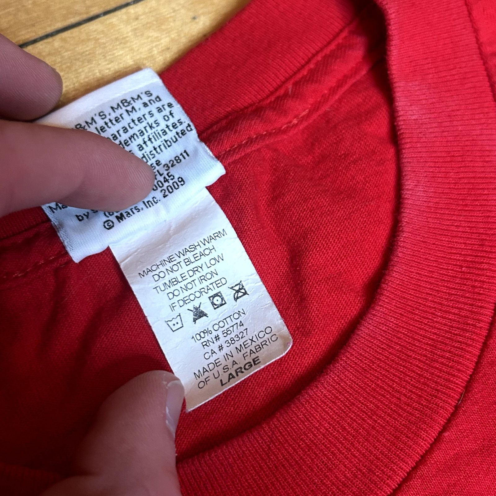 Vintage Y2K Red M&M Candy T-Shirt Large Size US L / EU 52-54 / 3 - 4 Thumbnail