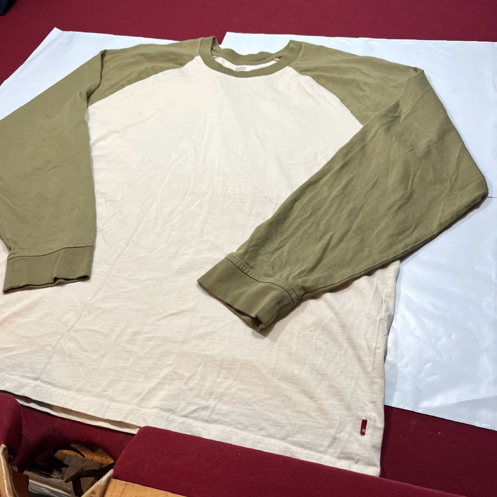 Levi's Levi's Olive Green Cream Relaxed Shirt Raglan Long Sleeve Mens XL Baseball Shirt Size US XL / EU 56 / 4 - 5 Thumbnail