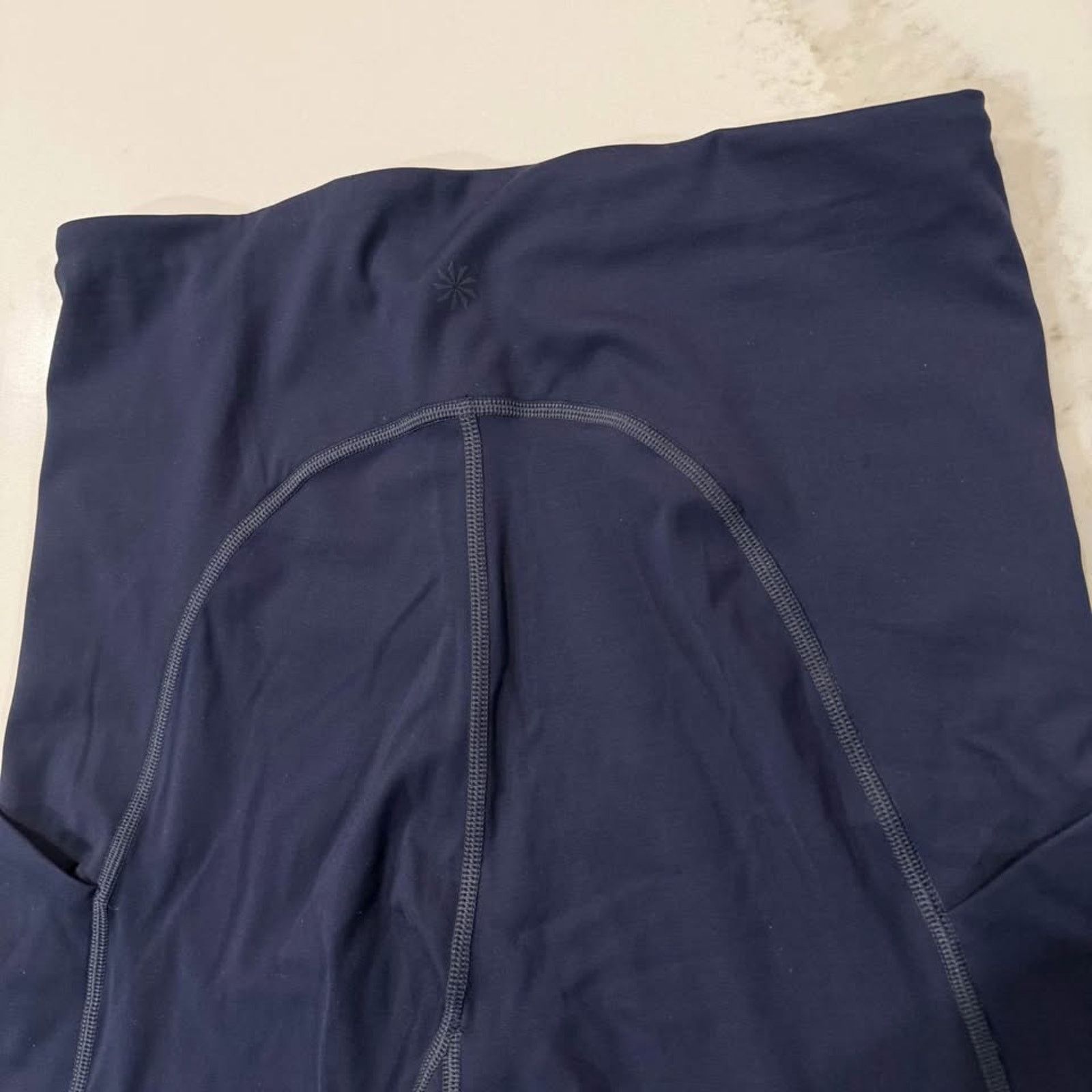 Athleta Athleta Ultimate Stash Pocket 9" Short Womens Medium Navy Size 30" / US 8 / IT 44 - 5 Thumbnail