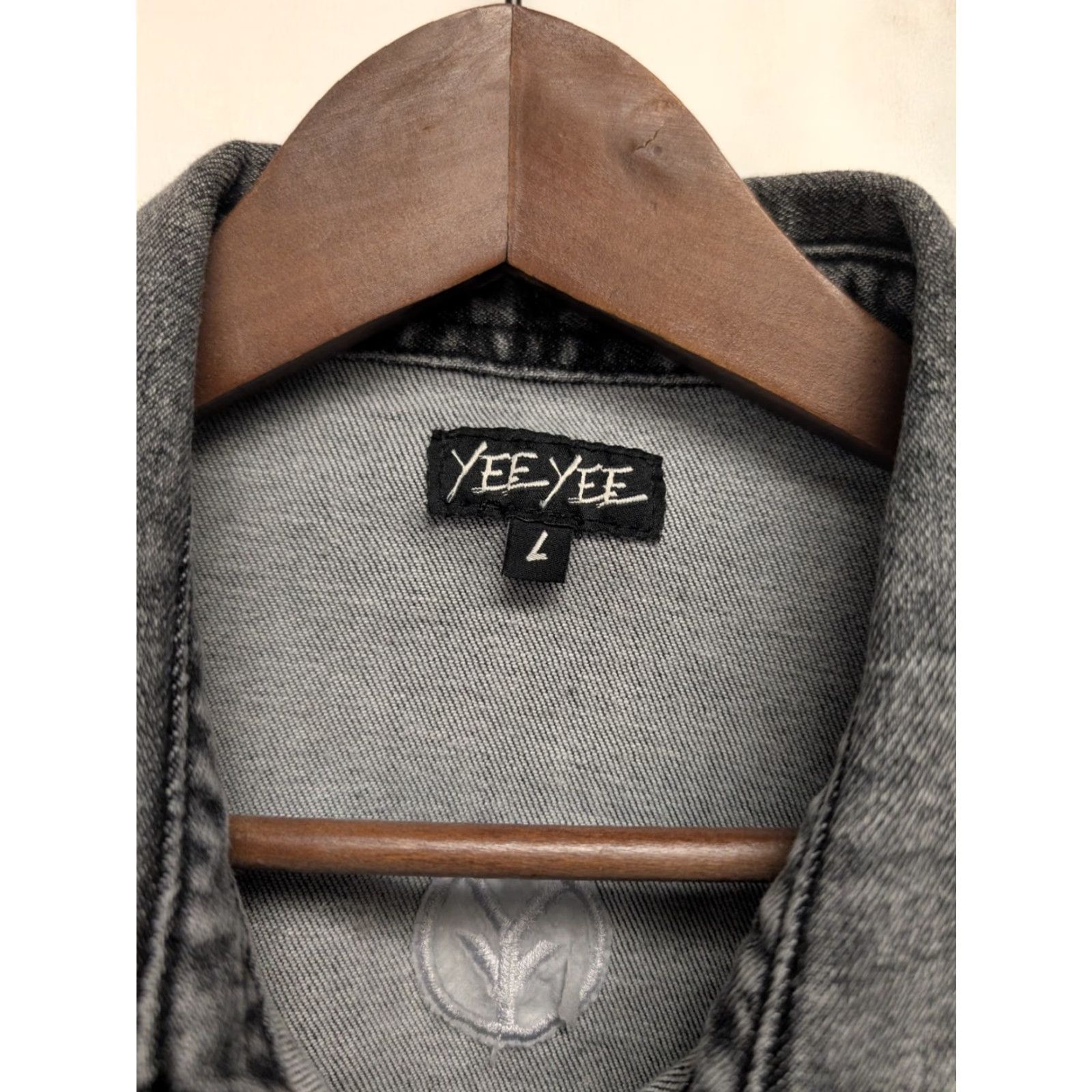 Vintage VINTAGE Yee Yee Apparel Mens Long Sleeve Jean Jacket Shirt L Button Up Shacket Yeeyee Size US L / EU 52-54 / 3 - 6 Thumbnail