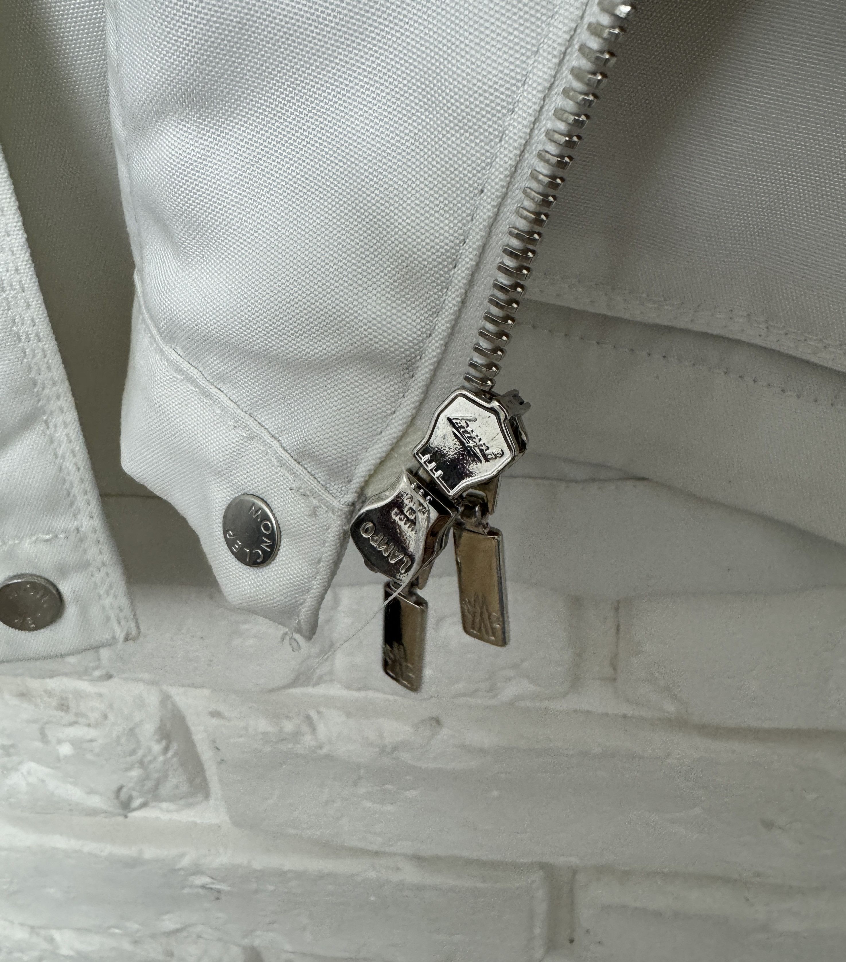 Moncler Moncler Light Jacket Zip Size 2 White Solid Size US S / EU 44-46 / 1 - 8 Thumbnail
