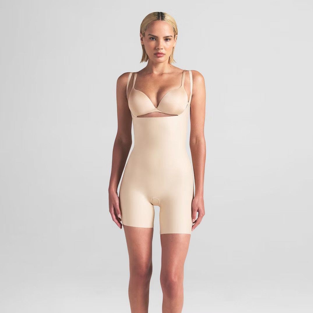 SKIMS SKIMS Body Zoned Open Bust Mid Thigh Bodysuit Large Sand NWT Size L / US 10 / IT 46 - 1 Thumbnail