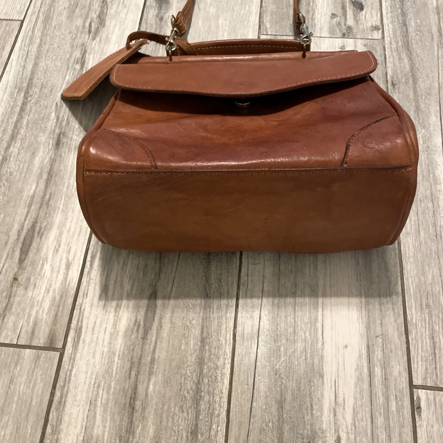 Vintage VINTAGE Tan Cognac Leather Messenger Cross Body Bag Purse Lined Paraguay Women's Medium Tan Beige Crossbody Adjustable Strap Lined Size ONE SIZE - 3 Thumbnail