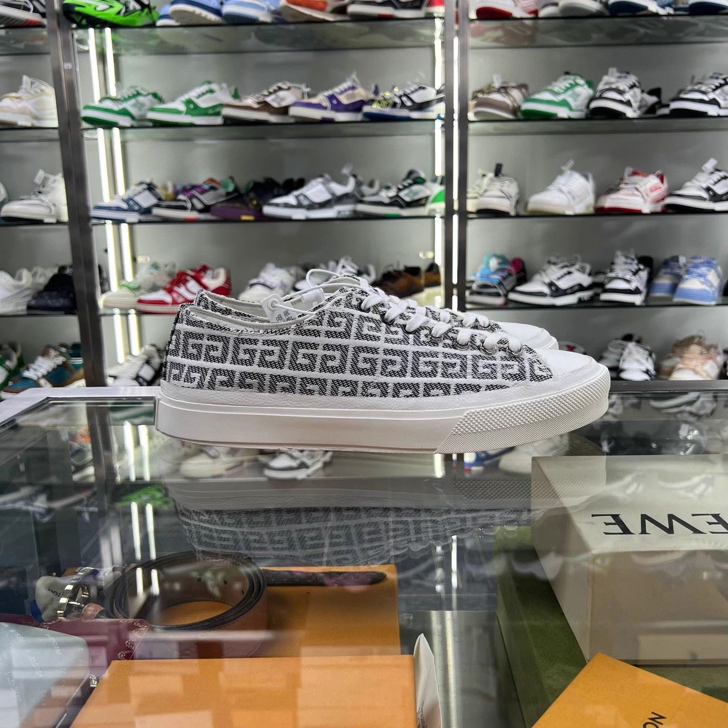 Givenchy Givenchy 4G Logo Jacquard Allover Canvas Shoes 43 Size US 10 / EU 43 - 2 Thumbnail