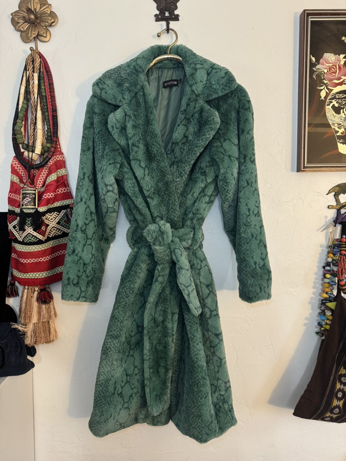 PrettyLittleThing PRETTYLITTLE THING GREEN SNAKE PRINT FAUX FUR COAT SZ 4 EUC Size S / US 4 / IT 40 - 2 Thumbnail