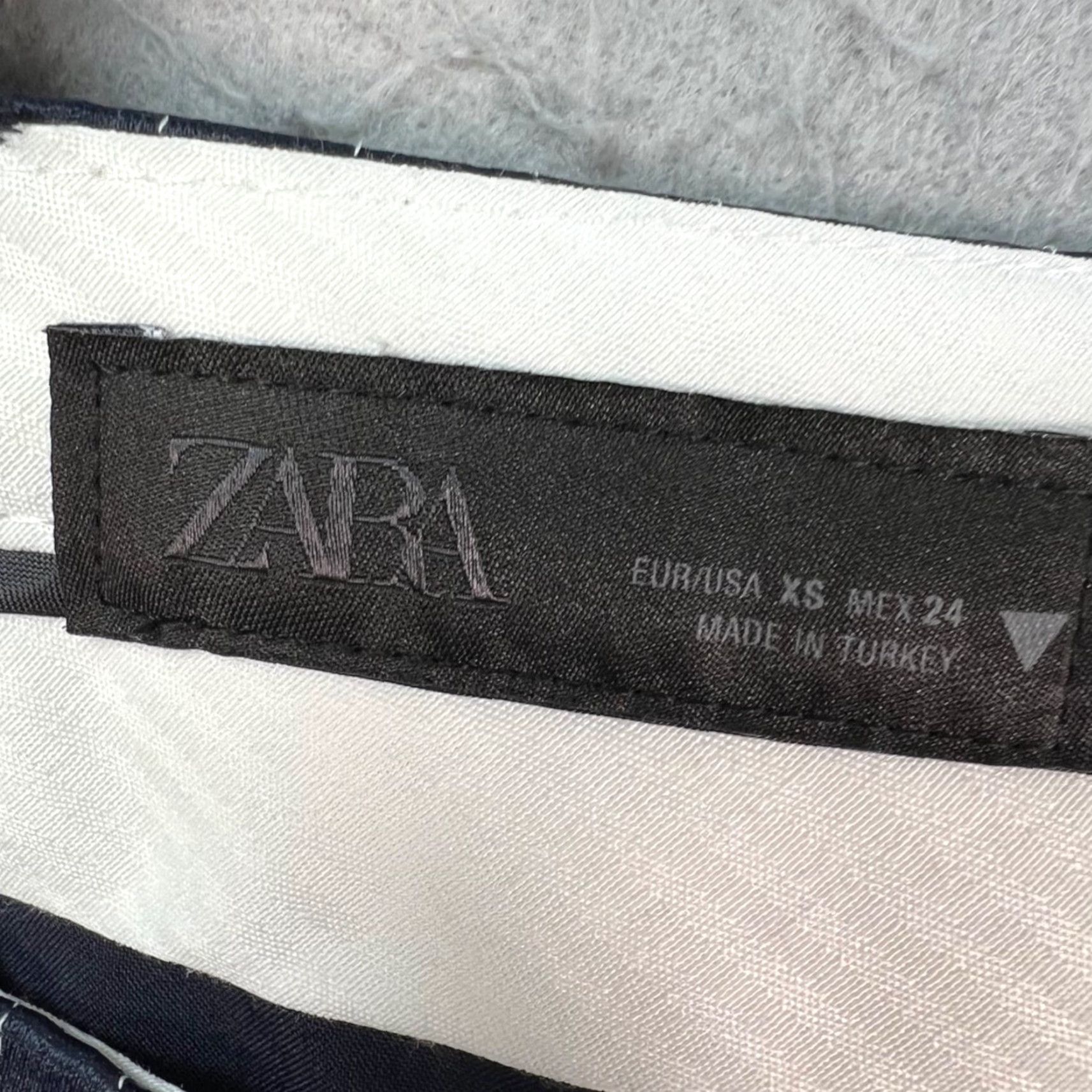 Zara Zara XS Blue Pinstripe Pants w/ Black Satin Side Panels Dress Pants Women XS Blue Pinstripe Satin Side Panels Size 26" / US 2 / IT 38 - 3 Thumbnail