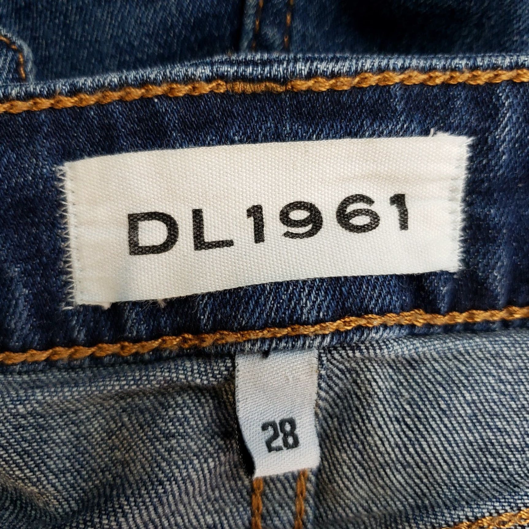 DL1961 DL1961 Womens Renee Denim Shorts Sz 28 Blue Distressed Cuffed Mid Rise Women Denim Short Jeans Flat Front Zip Casual 28 Womens Size 28" / US 6 / IT 42 - 3 Thumbnail
