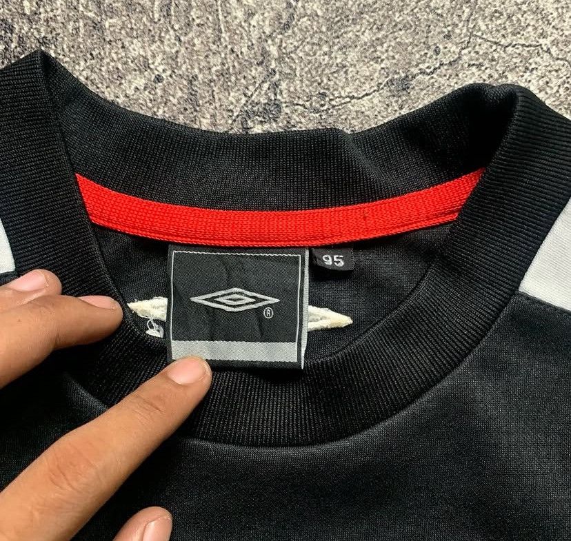 Umbro Umbro jersey in good condition. Size US L / EU 52-54 / 3 - 4 Thumbnail