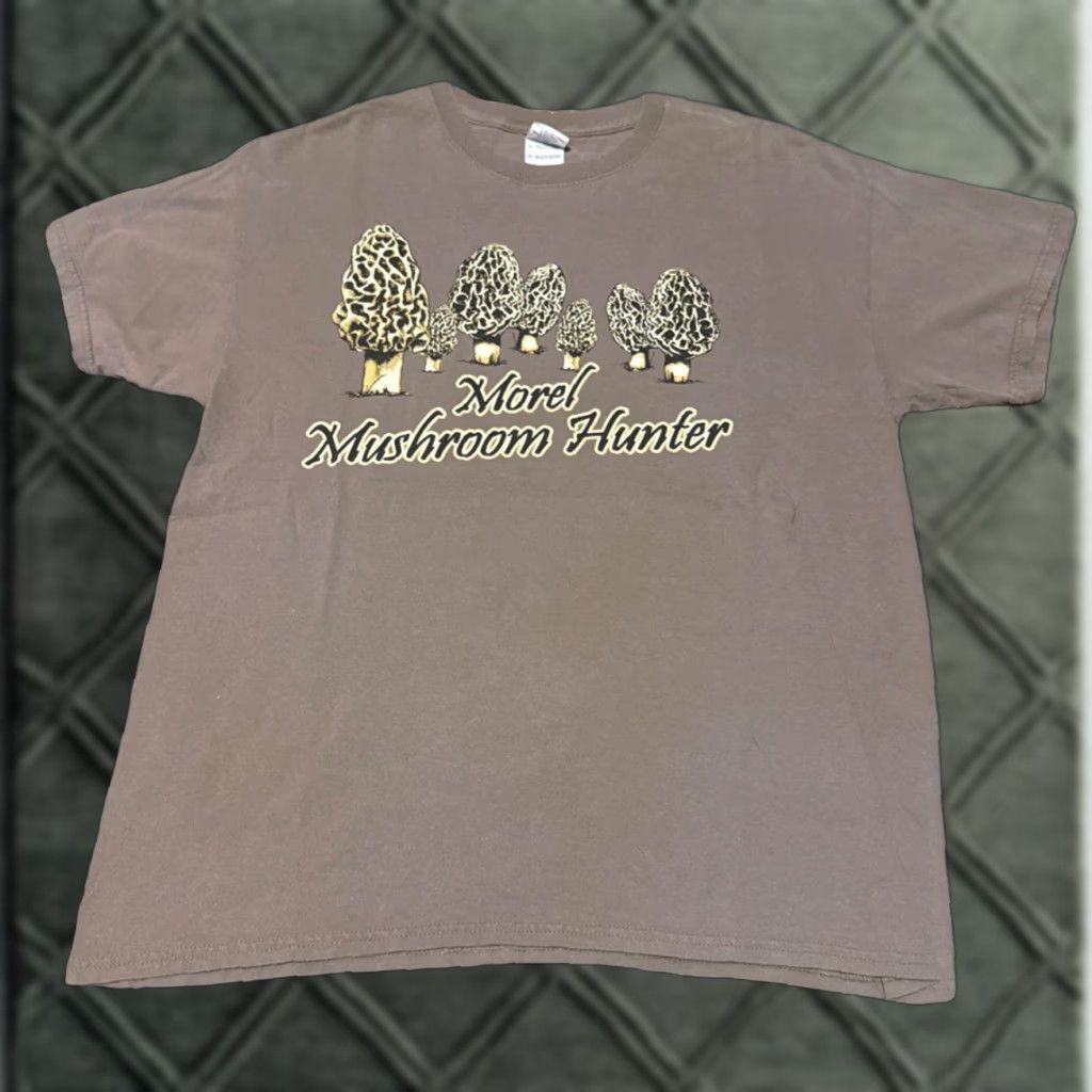 Gildan VINTAGE Morel Mushroom Hunter Shroom Nature Botany Y2K T-Shirt Purple Large Mens Regular T-Shirt Size US L / EU 52-54 / 3 - 1 Thumbnail
