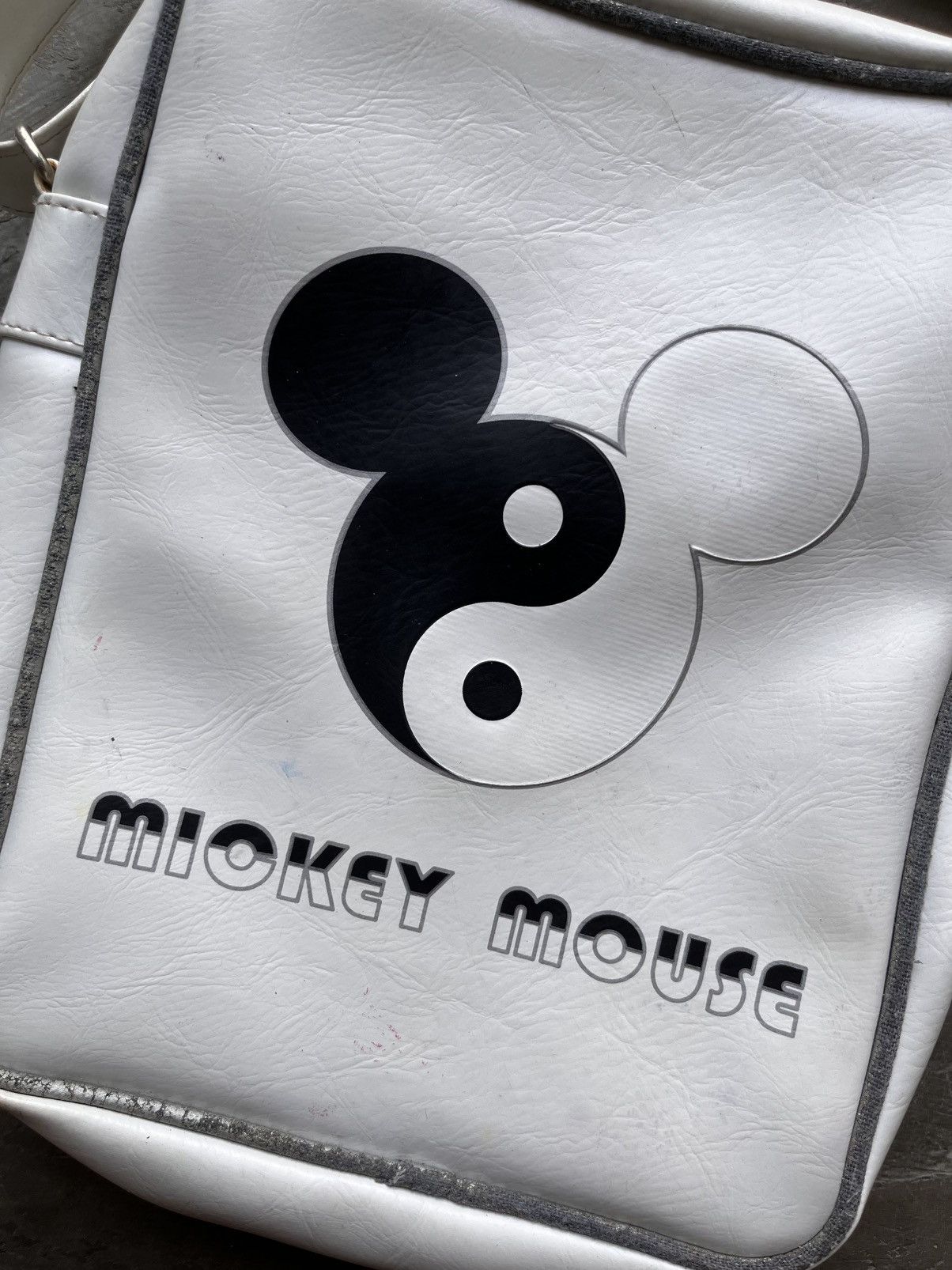 Mickey Mouse VINTAGE Y2K YIN YANG MICKY MOUSE SLINBAG Size ONE SIZE - 2 Thumbnail
