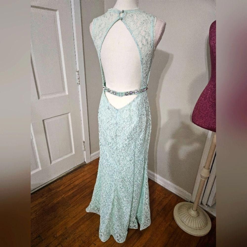 Designer Elegant Mint Green Lace Evening Gown Size M / US 6-8 / IT 42-44 - 2 Thumbnail