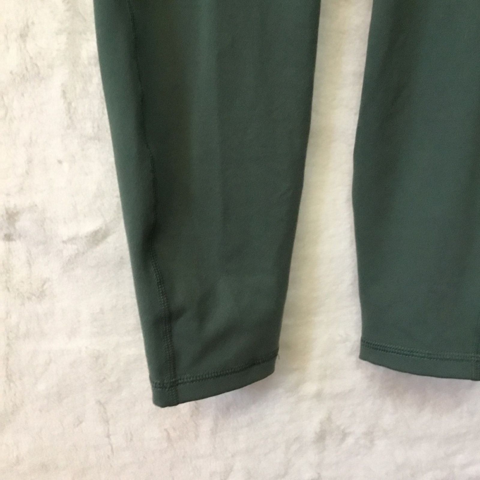 Old Navy Old Navy Green Active High-Rise Go-Dry Leggings Size 28" / US 6 / IT 42 - 7 Thumbnail