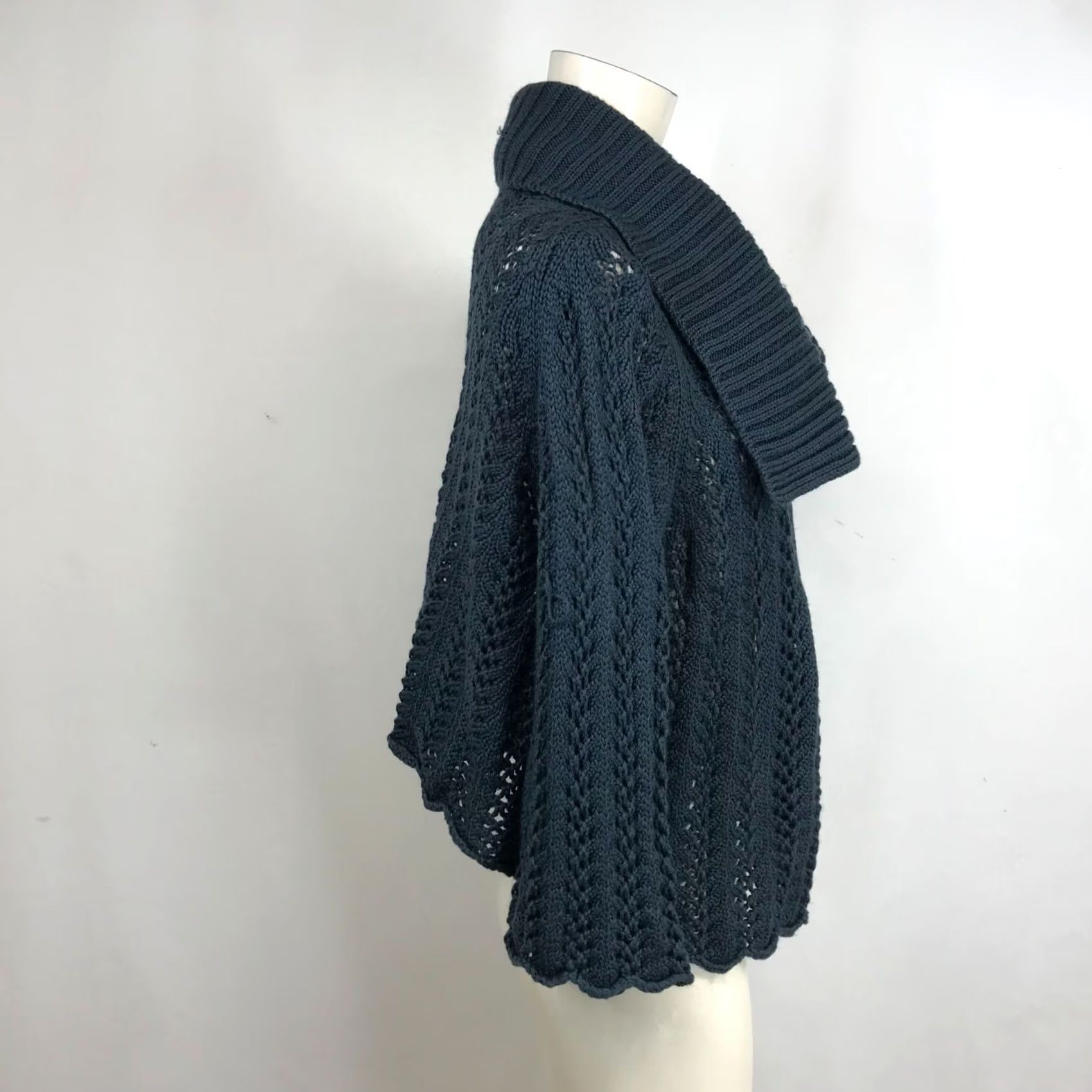 Saks Fifth Avenue SIGNATURE SAKS FIFTH AVENUE - WOMEN’S LARGE KNIT CARDIGAN, GRAY, COLLARED, 24 IN PIT TO PITCH, 21 IN SHOULDER TO HEM Size L / US 10 / IT 46 - 4 Thumbnail
