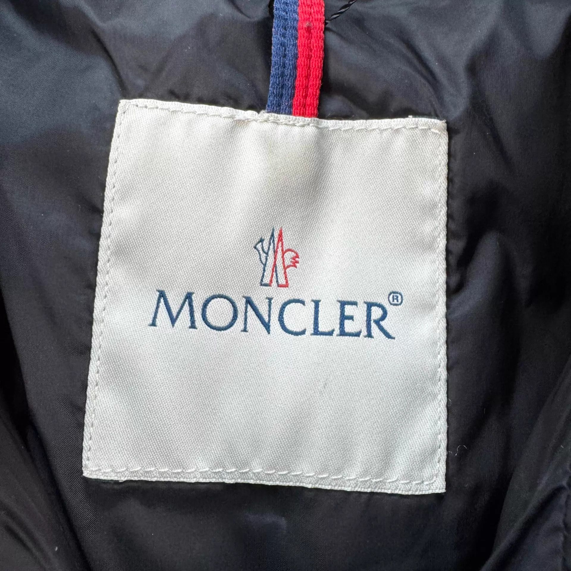 Moncler Moncler black cinched waist puffer jacket 1 98% new no logo Size S / US 4 / IT 40 - 6 Thumbnail
