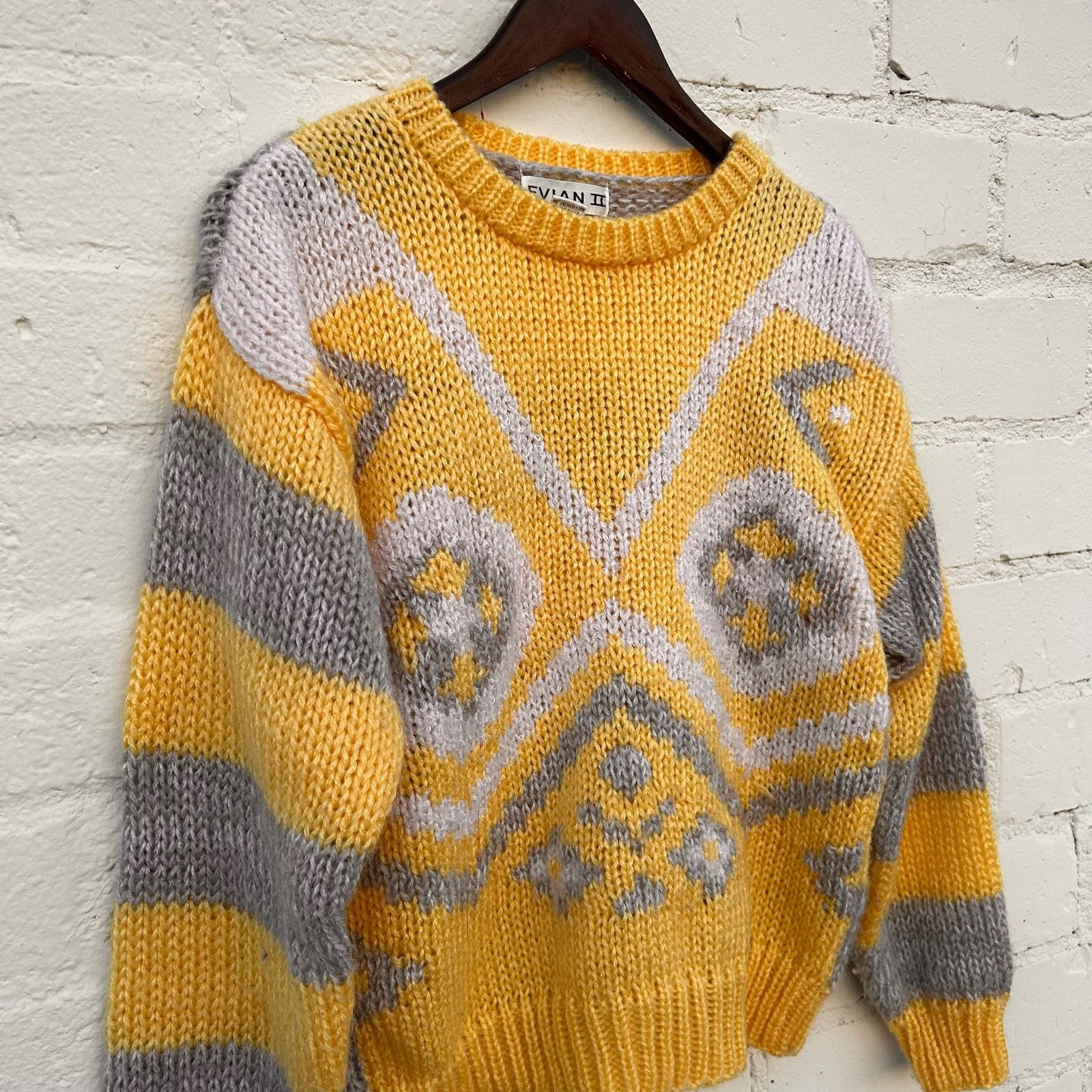 Vintage Vintage Hand Knitted Yellow Wool Geometric Sweater Size L Size S / US 4 / IT 40 - 2 Thumbnail