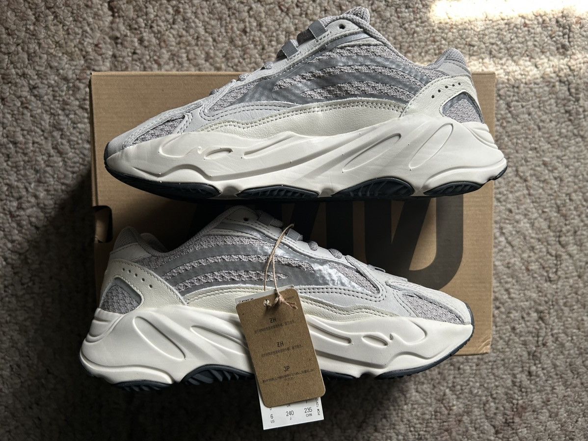 Adidas × Yeezy Yeezy Boost 700 V2 - STATIC Size US 6 / EU 39 - 10 Thumbnail