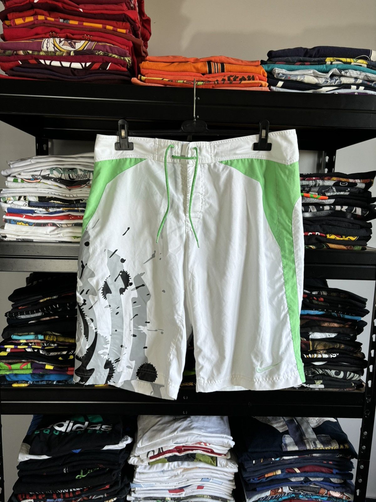 Nike Vintage Nike Y2K White Shorts Streetwear Hype Size L Size US 34 / EU 50 - 1 Thumbnail