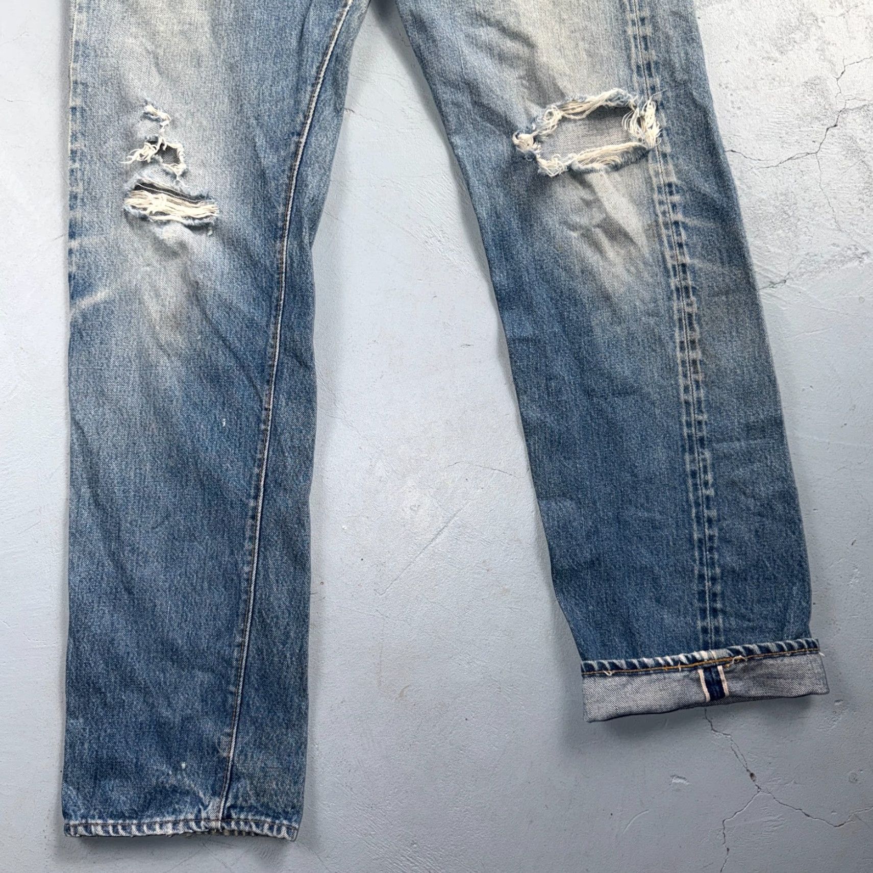 Levi's VINTAGE Levi's 501 Jeans Regular 34x36 Light Wash Blue Denim USA 80s 90s Distressed Mens Straight Cotton Size US 34 / EU 50 - 3 Thumbnail