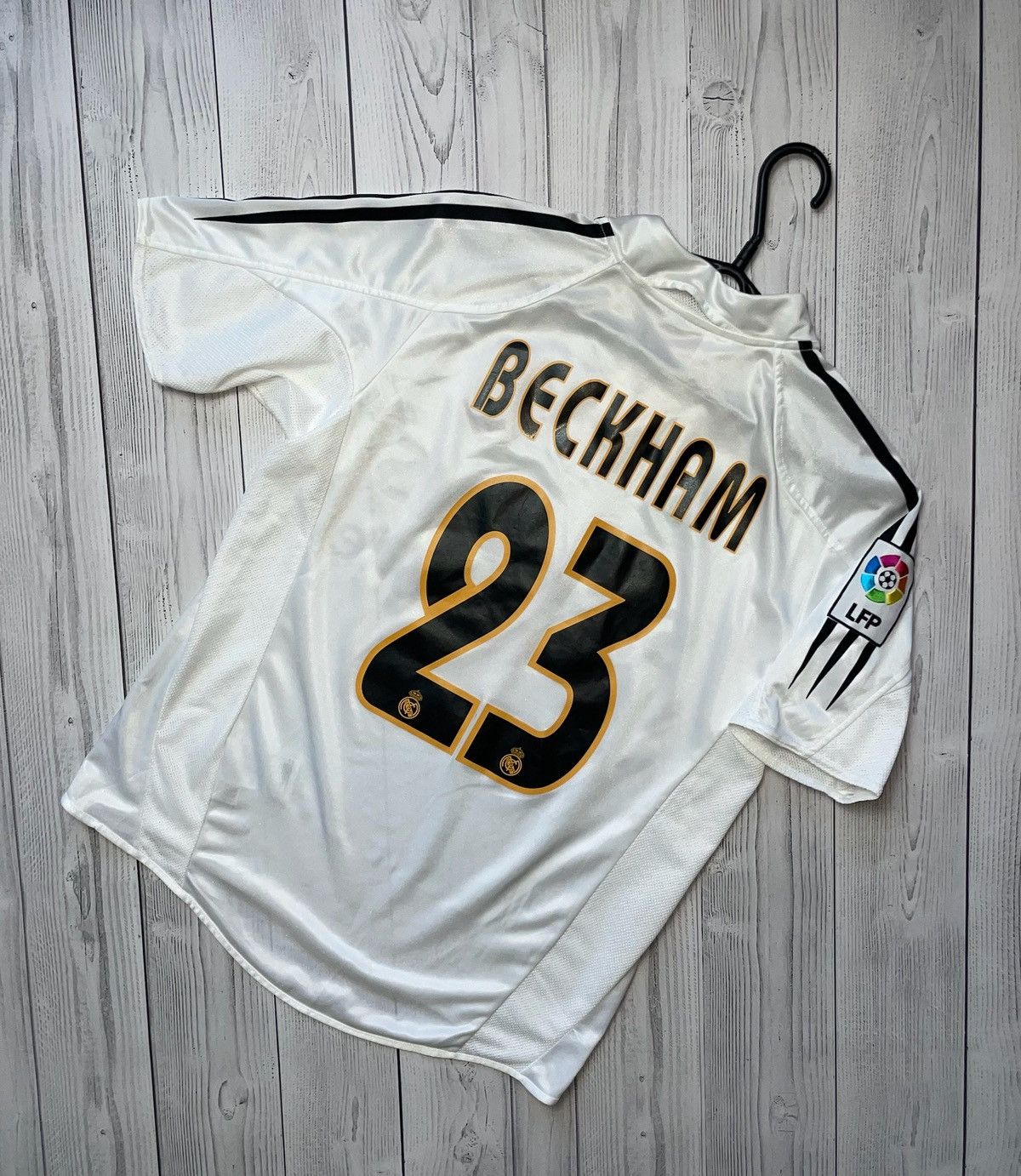 Vintage Vintage adidas Real Madrid soccer jersey size Xs 23 Beckham Size US XS / EU 42 / 0 - 1 Thumbnail