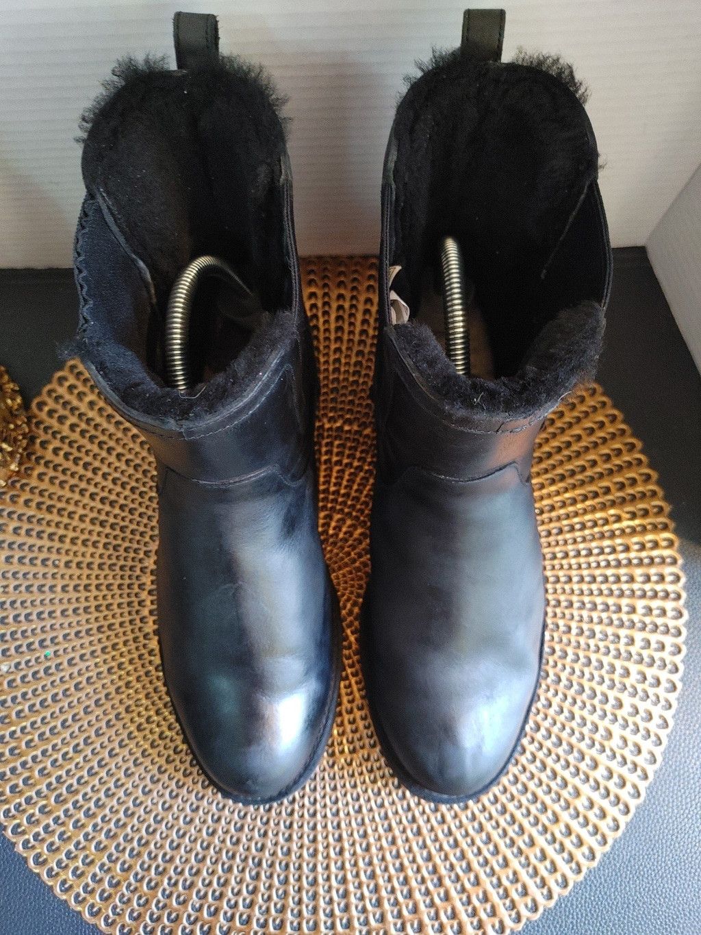 UGG Australia Laurelle Leather Boots Size 9.5