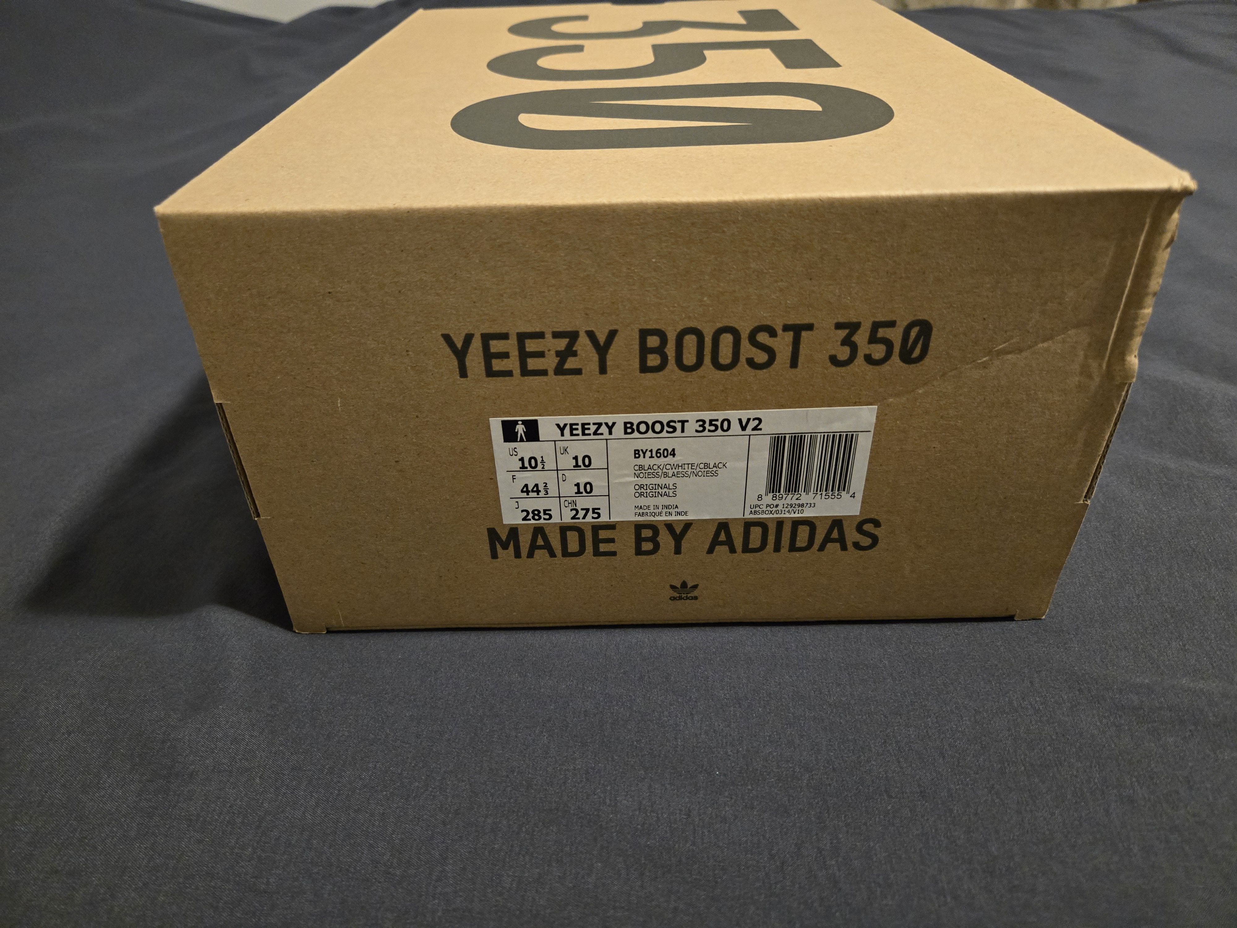 Adidas Yeezy Boost 350 v2 Black/White Size US 10.5 / EU 43-44 - 3 Thumbnail