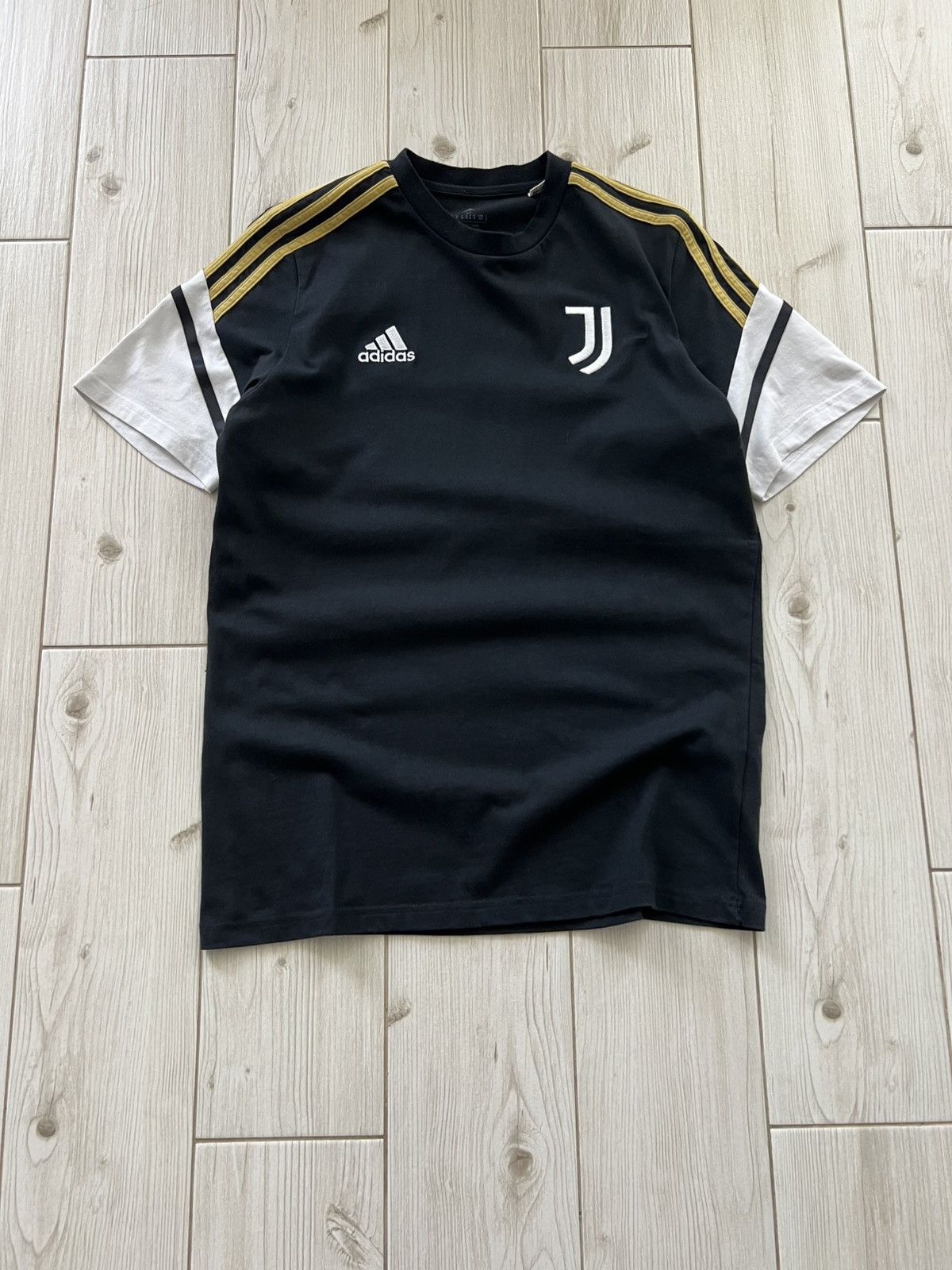 Adidas Juventus 2022/23 Training Football Shirt Jersey Adidas Men Size US M / EU 48-50 / 2 - 2 Thumbnail