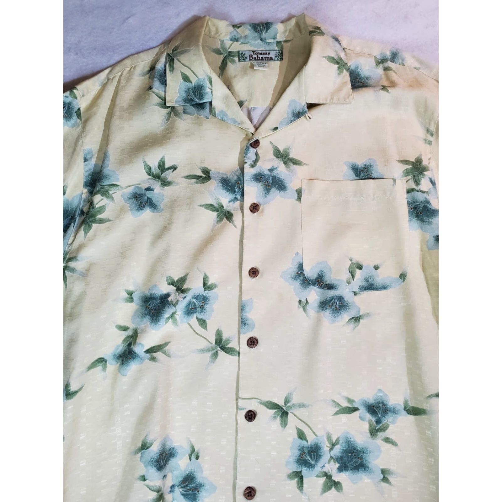 Tommy Bahama Tommy Bahama 100% Silk Hawaiian Button up Shirt Camp Style Short Sleeve Sz LG Mens Regular Camp Hawaiian Shirt Size US L / EU 52-54 / 3 - 2 Thumbnail