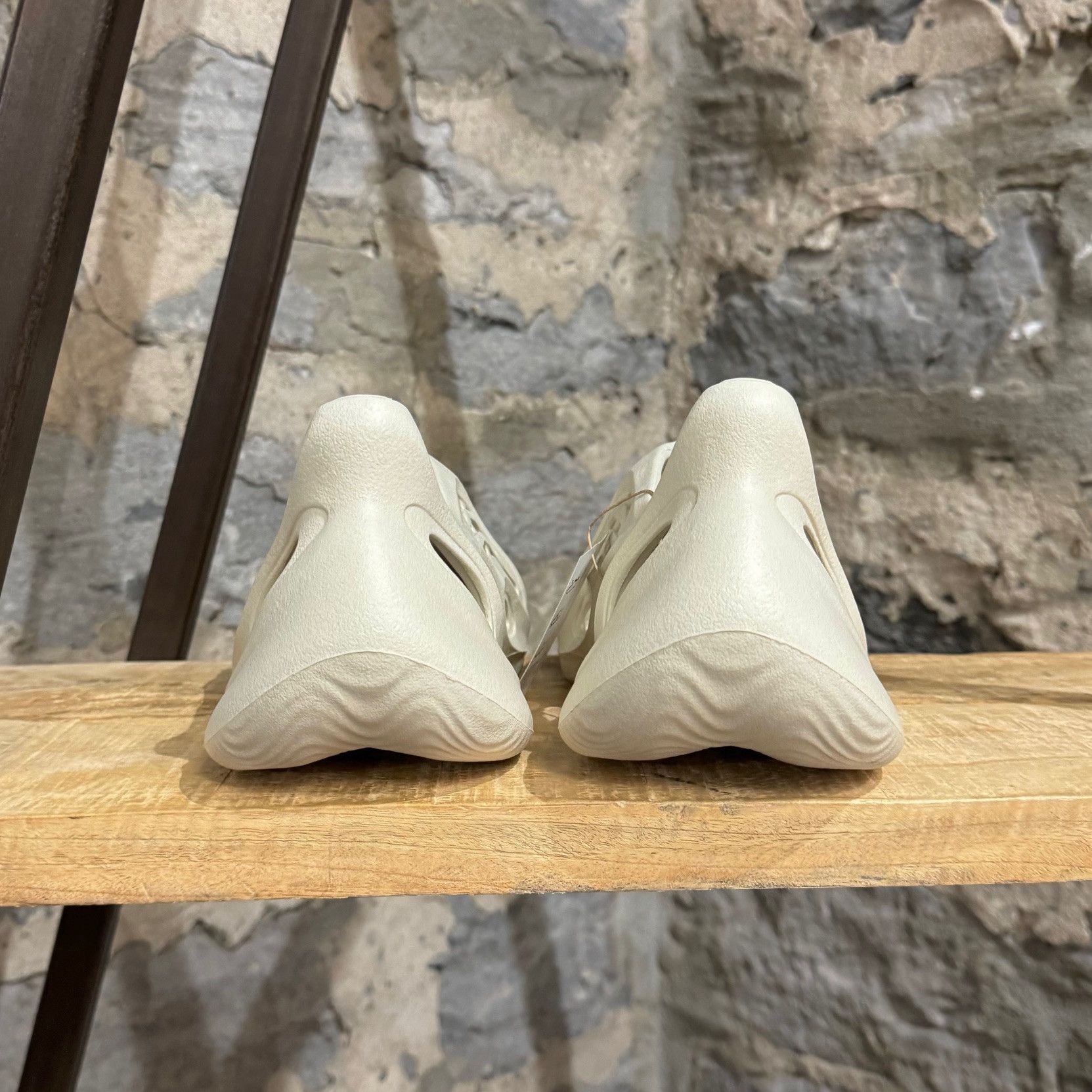 Adidas × Kanye West Adidas Yeezy Foam Sand Runner Sneakers Size US 10 / EU 43 - 5 Thumbnail
