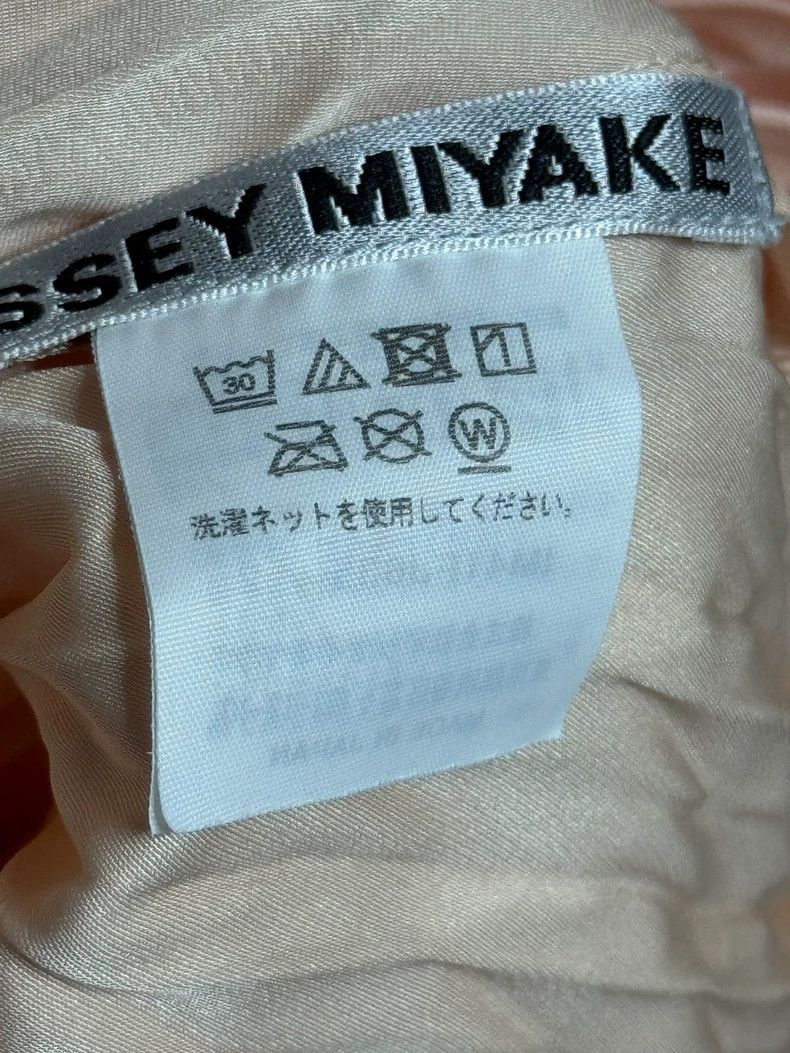 Issey Miyake Issey Miyake size:2 Beige main line large fish-scale top Size S / US 4 / IT 40 - 3 Thumbnail
